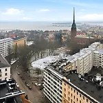 Viiskulma With Park Views 50m Tram And Bus King Bed * Helsinki