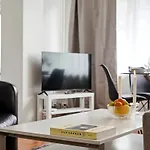 Viiskulma With Park Views 50m Tram And Bus King Bed Helsinki