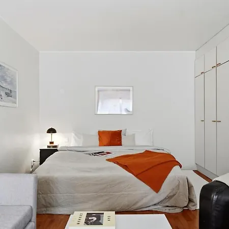 Viiskulma With Park Views 50m Tram And Bus King Bed Daire Helsinki