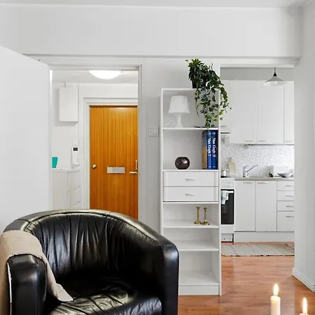 Viiskulma With Park Views 50m Tram And Bus King Bed Daire