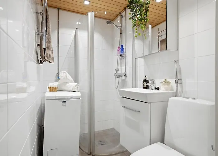 Apartment Viiskulma With Park Views 50m Tram And Bus King Bed Helsinki