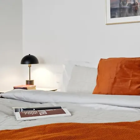 Viiskulma With Park Views 50m Tram And Bus King Bed Apartmán *
