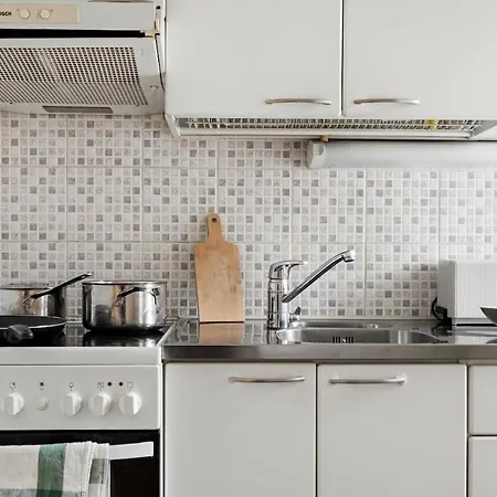Viiskulma With Park Views 50m Tram And Bus King Bed Apartmán Helsinky
