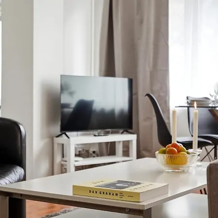 Viiskulma With Park Views 50m Tram And Bus King Bed Helsinky